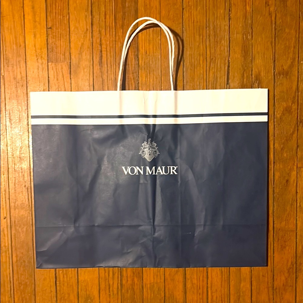 Von Maur navy blue medium shopping bag with white handles